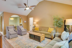 Charming Arkansas Retreat with Deck, Near Downtown!